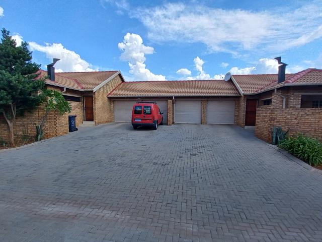 Townhouse for sale in Waterkloof, Gauteng