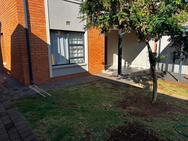 Townhouse for rent in Waterkloof, Gauteng