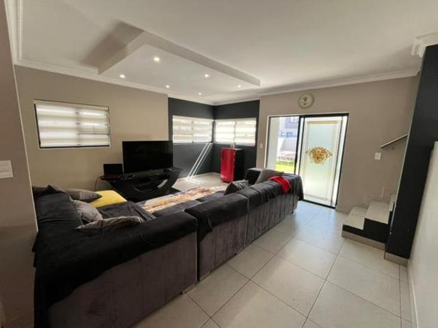 Townhouse for rent in Waterkloof, Gauteng