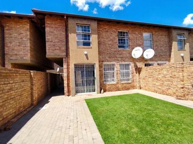 House for rent in Waterkloof, Gauteng
