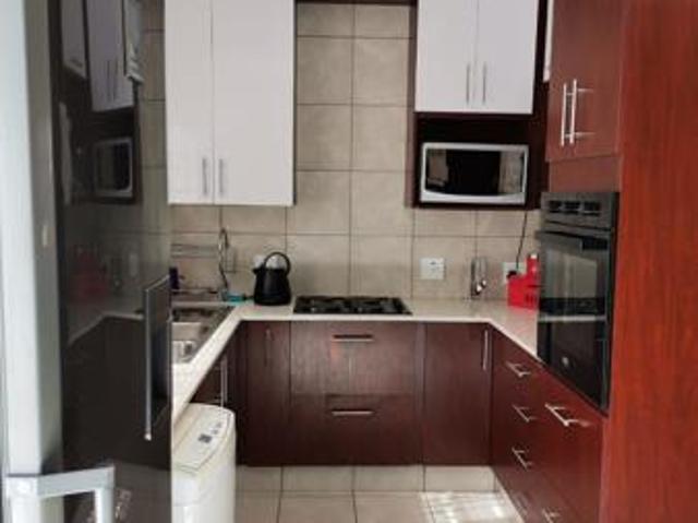 Townhouse for rent in Waterkloof, Gauteng