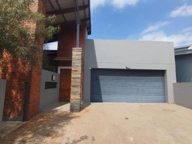 Townhouse for sale in Waterkloof, Gauteng