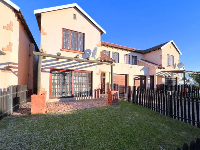 Townhouse for sale in Waterkloof, Gauteng