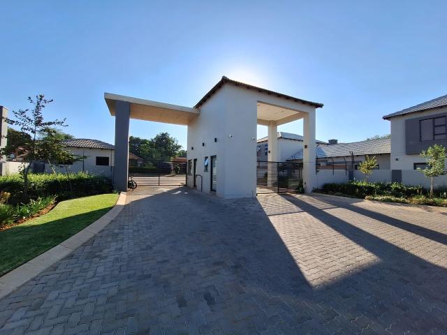Townhouse for sale in Waterkloof, Gauteng