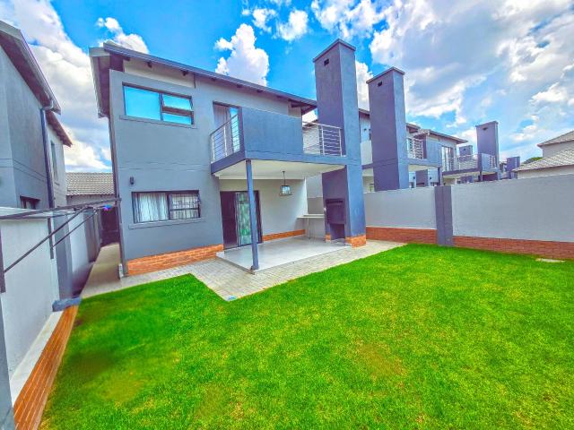 Townhouse for sale in Waterkloof, Gauteng