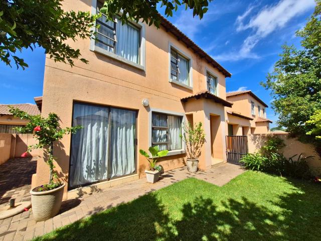 Townhouse for sale in Waterkloof, Gauteng