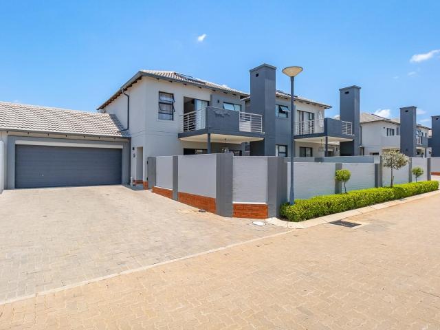 Townhouse for sale in Waterkloof, Gauteng