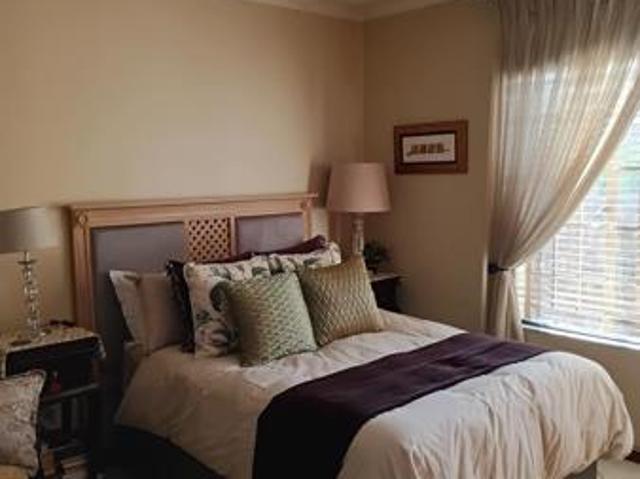 Townhouse for rent in Waterkloof, Gauteng