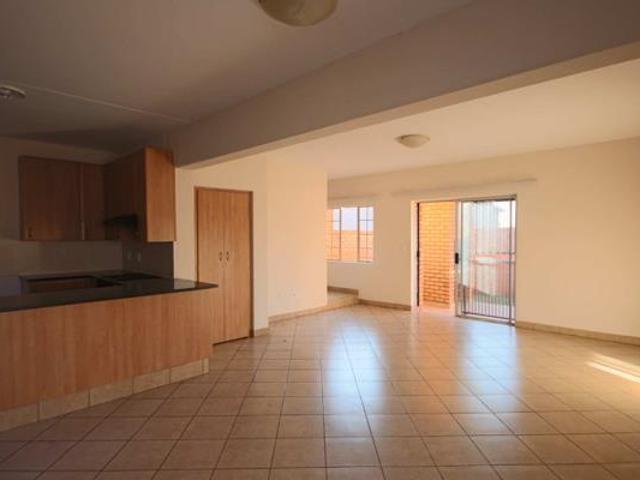 Townhouse for rent in Waterkloof, Gauteng