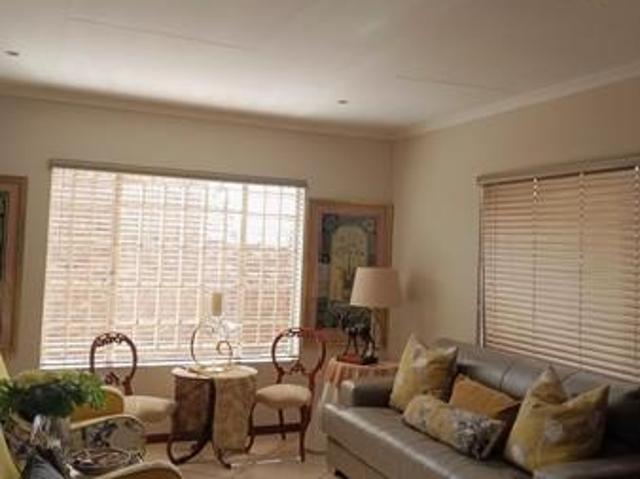 Townhouse for rent in Waterkloof, Gauteng