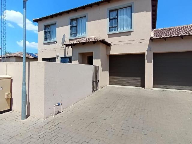 Townhouse for sale in Waterkloof, Gauteng