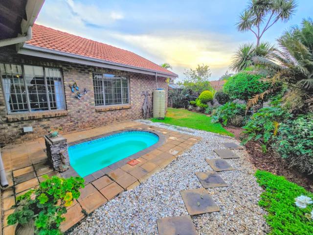 Townhouse for sale in Waterkloof, Gauteng