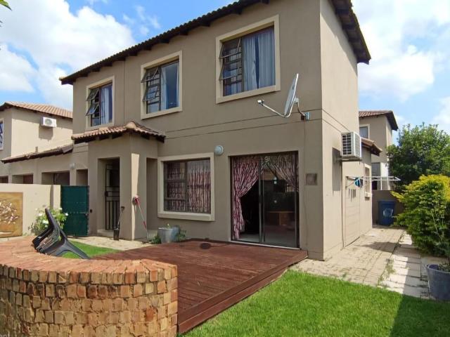 Townhouse for sale in Waterkloof, Gauteng