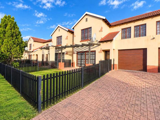 Townhouse for sale in Waterkloof, Gauteng