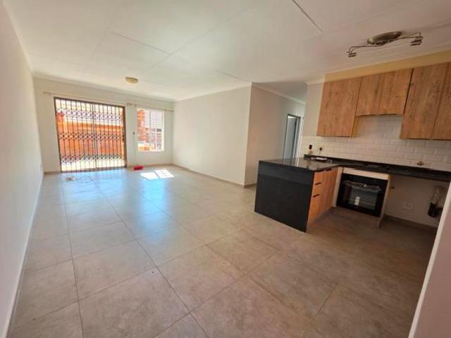 Townhouse for rent in Waterkloof, Gauteng
