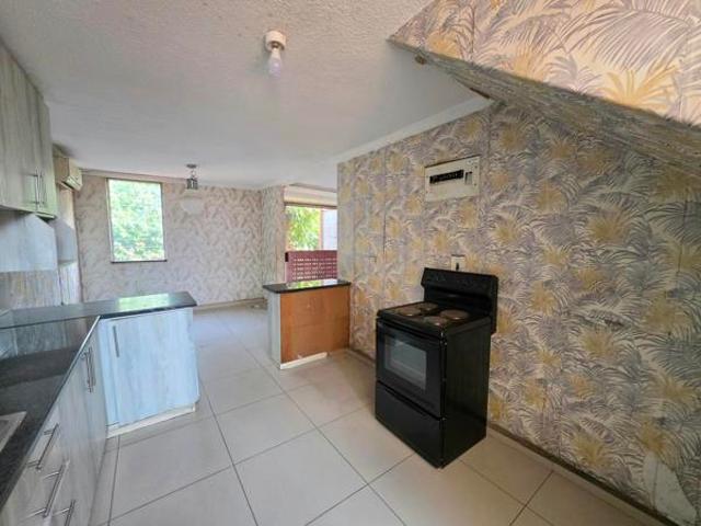 Townhouse for rent in Seaview, Kwazulu-natal