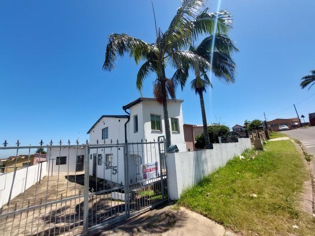 Townhouse for sale in Chatsworth, Kwazulu-natal
