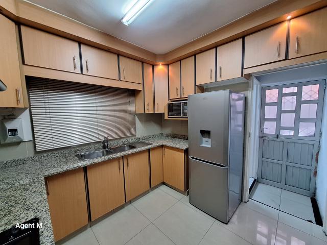 Townhouse for rent in Chatsworth