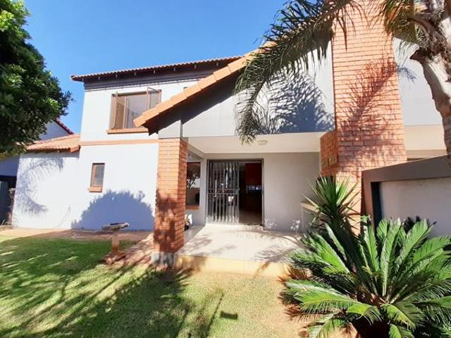 Townhouse for rent in Waterkloof, Gauteng