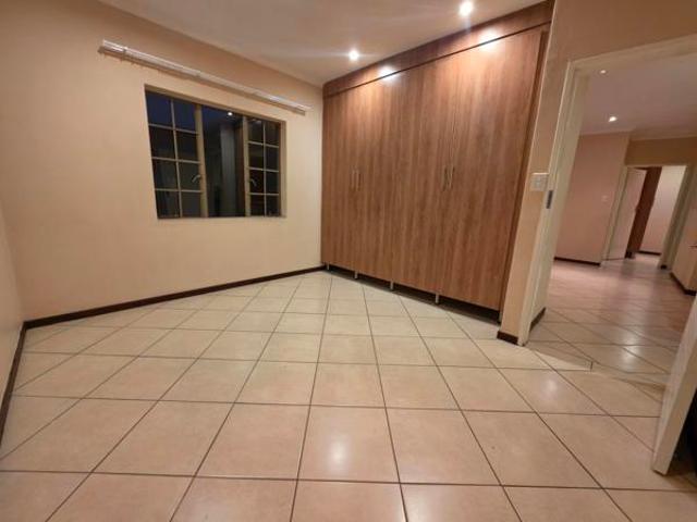 Townhouse for rent in Waterkloof, Gauteng