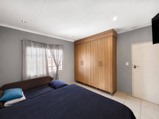 Townhouse for rent in Waterkloof, Gauteng