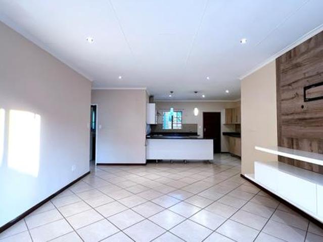 Townhouse for rent in Waterkloof, Gauteng