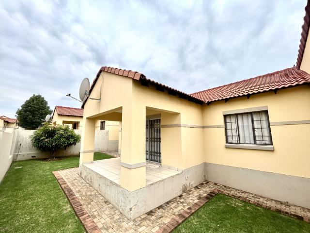 Townhouse for sale in Waterkloof, Gauteng