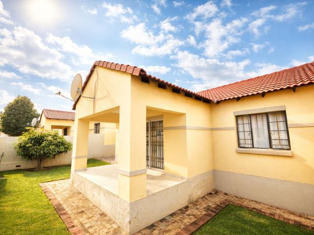 Townhouse for sale in Waterkloof, Gauteng
