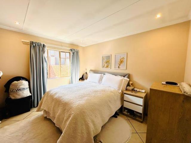 Townhouse for rent in Waterkloof, Gauteng