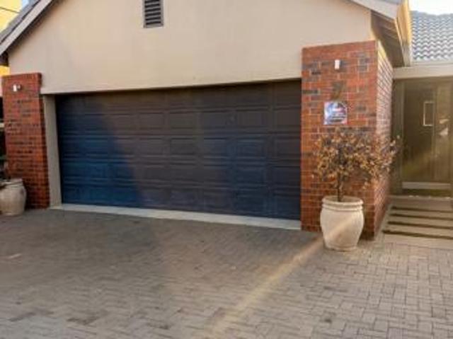 Townhouse for sale in Dr Kenneth Kaunda, North West