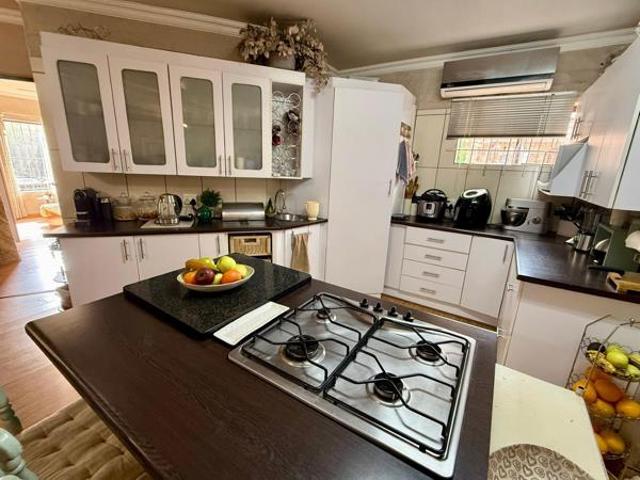 Townhouse for sale in Dr Kenneth Kaunda, North West