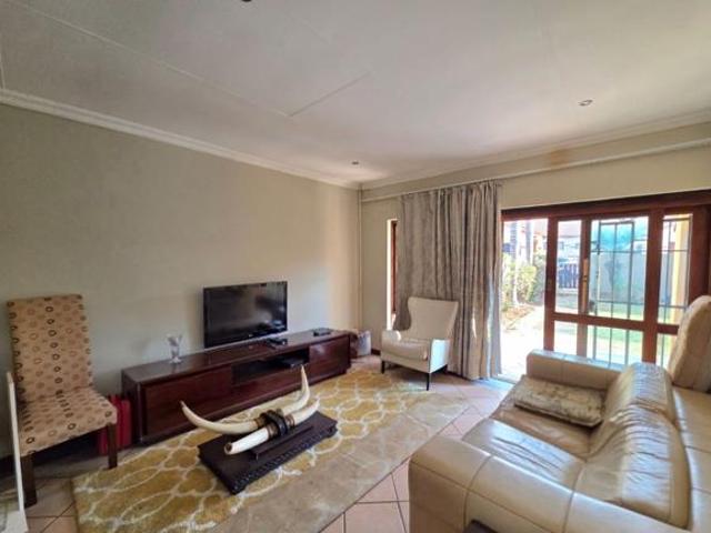 Townhouse for rent in Waterkloof, Gauteng