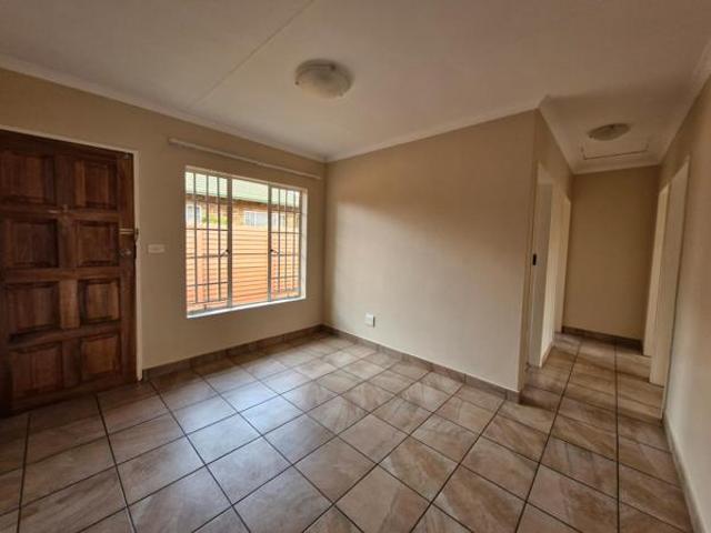 Townhouse for rent in Waterkloof, Gauteng