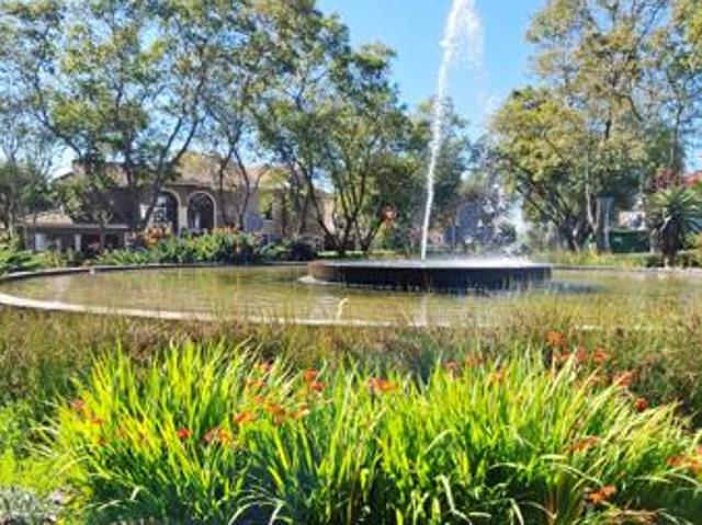 Townhouse for rent in Waterkloof, Gauteng
