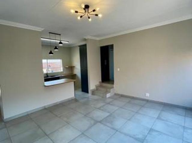 Townhouse for rent in Waterkloof, Gauteng
