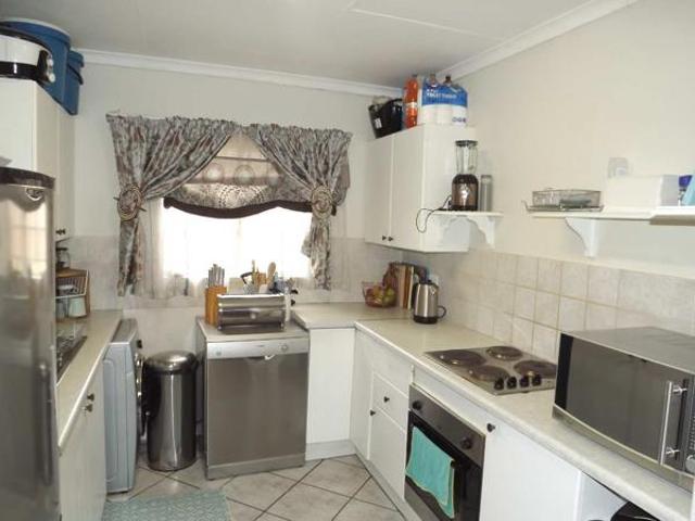 Townhouse for rent in Waterkloof, Gauteng