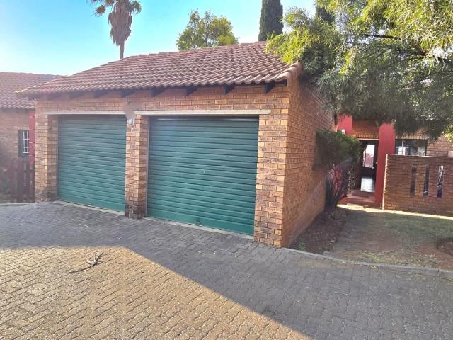 Townhouse for sale in Waterkloof, Gauteng