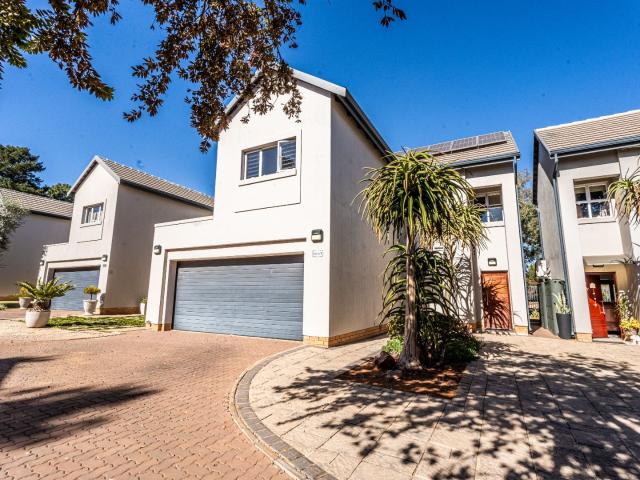 Townhouse for sale in Waterkloof, Gauteng