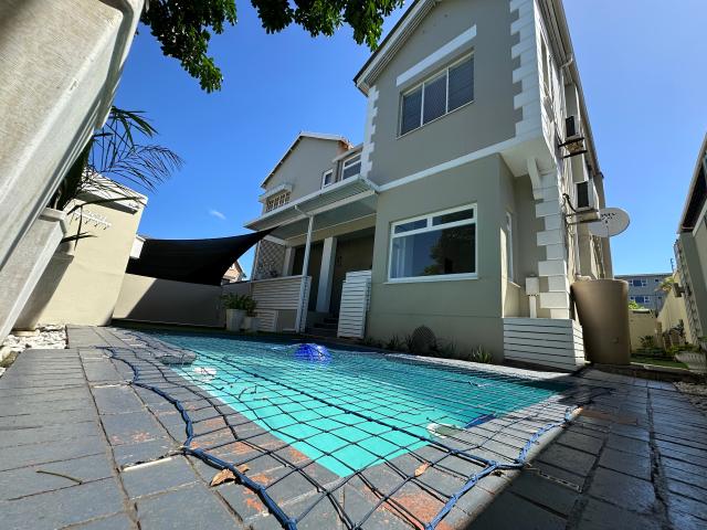 Townhouse for rent in Seaview, Kwazulu-natal