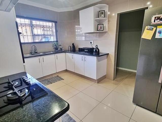 Townhouse for rent in Seaview, Kwazulu-natal