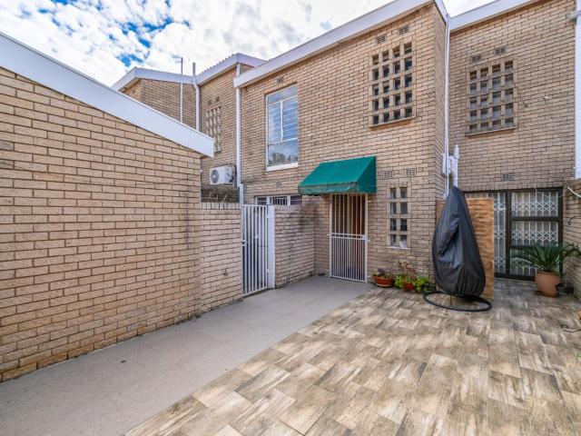 Townhouse for sale in Alexandra, Gauteng