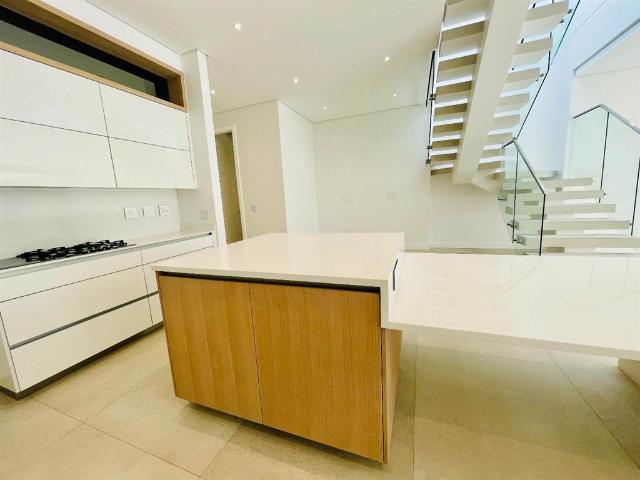 Townhouse for sale in Johannesburg, North & Sandton