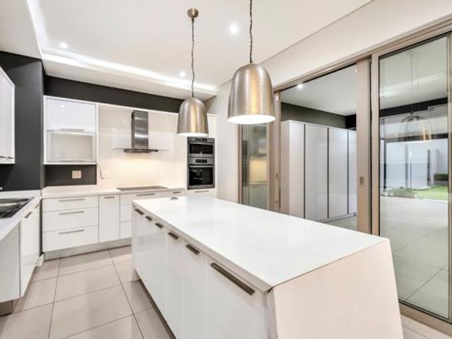Townhouse for rent in Vosloorus, Gauteng