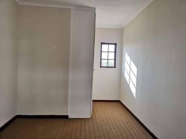 Townhouse for rent in Seaview, Kwazulu-natal