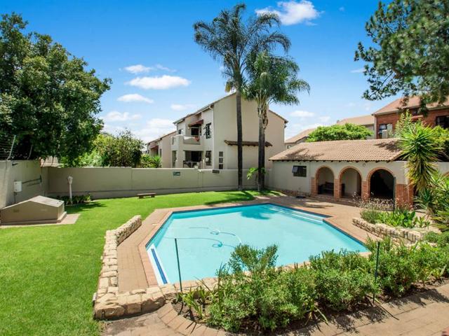 Townhouse for sale in Vosloorus, Gauteng