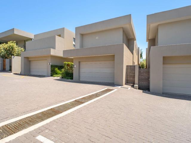 Townhouse for rent in Morningside, Sandton