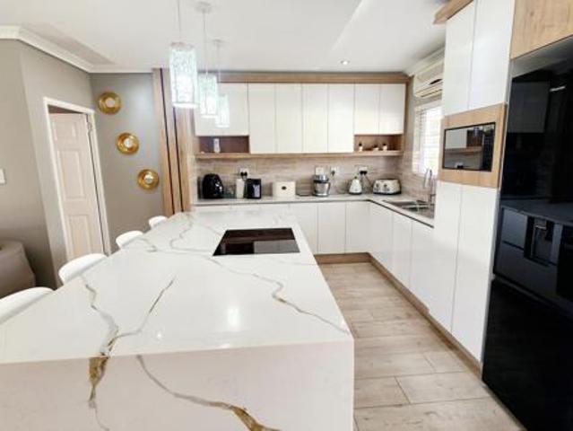 Townhouse for rent in Seaview, Kwazulu-natal