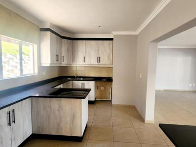 Townhouse for rent in Seaview, Kwazulu-natal