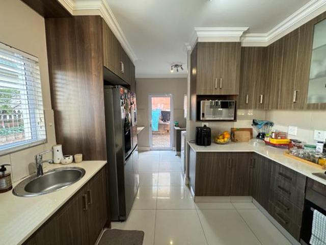 Townhouse for rent in Seaview, Kwazulu-natal