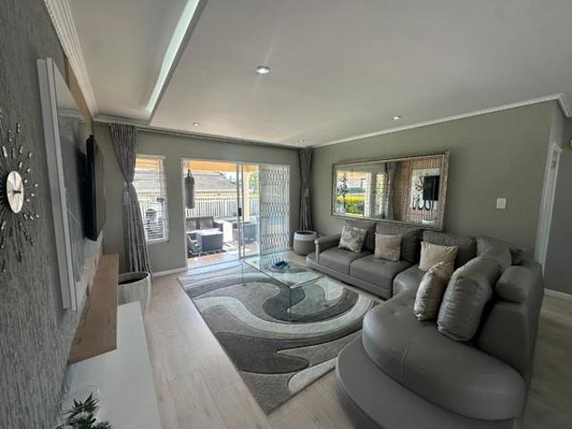 Townhouse for rent in Seaview, Kwazulu-natal